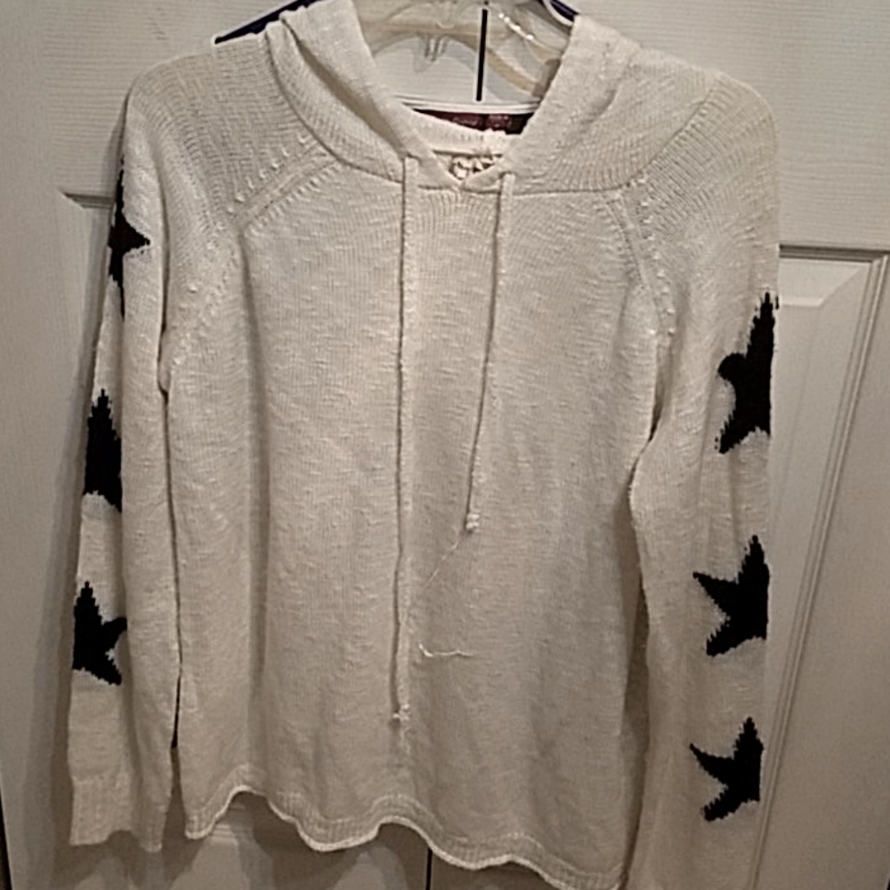 Hem &Thread Sweater
